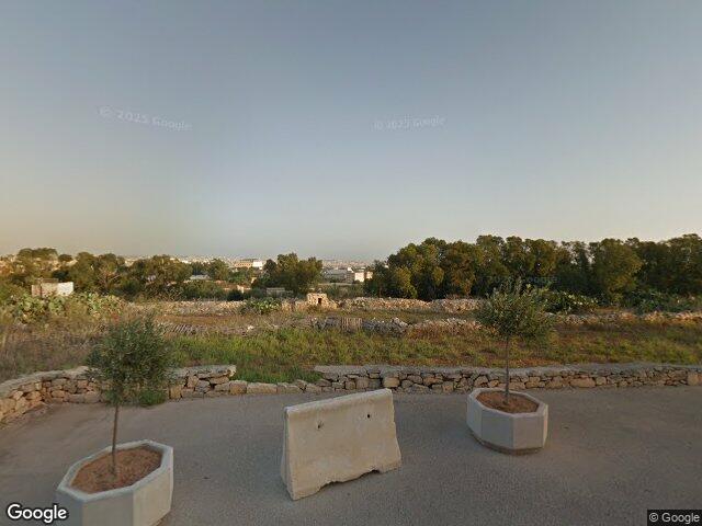 Ħal Luqa,  Reġjun tan-Nofsinhar,  LQA 1311