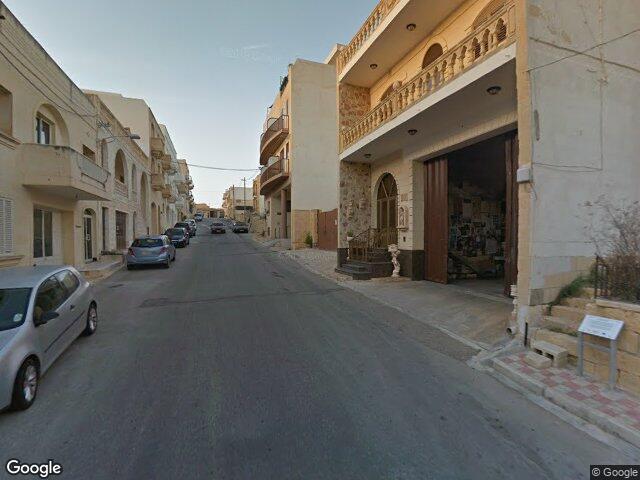 Il-Ħaġra l-Wieqfa,  Triq it-Tempju,  Il-Qala