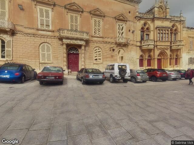 Katidral ta’ San Pawl,  Misraħ l-Arċisqof,  Mdina