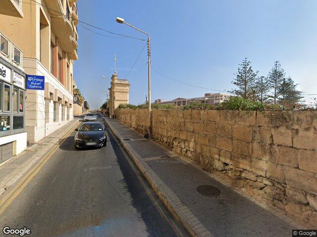 Shiva's,  8,  Triq Dragunara