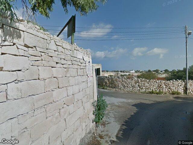 Triq ir-Razzett l-Aħmar,  L-Iklin,  Reġjun tal-Lvant